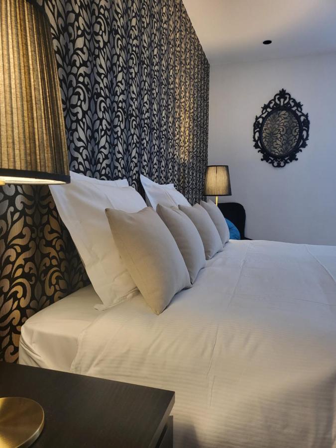 Table Et Chambre Particuliere Монс Екстериор снимка
